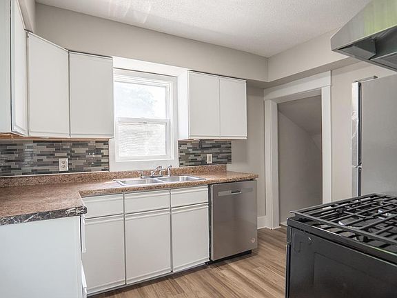 3rd image of 938 Cypress St