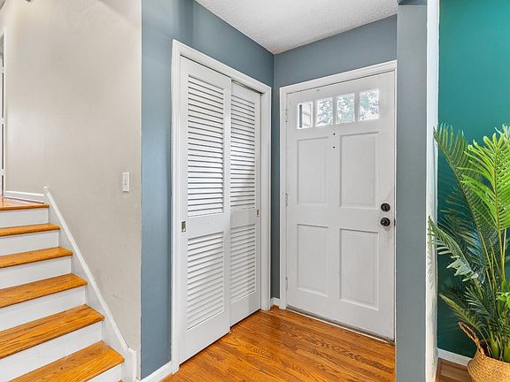 5th image of 51 Dogwood Pl