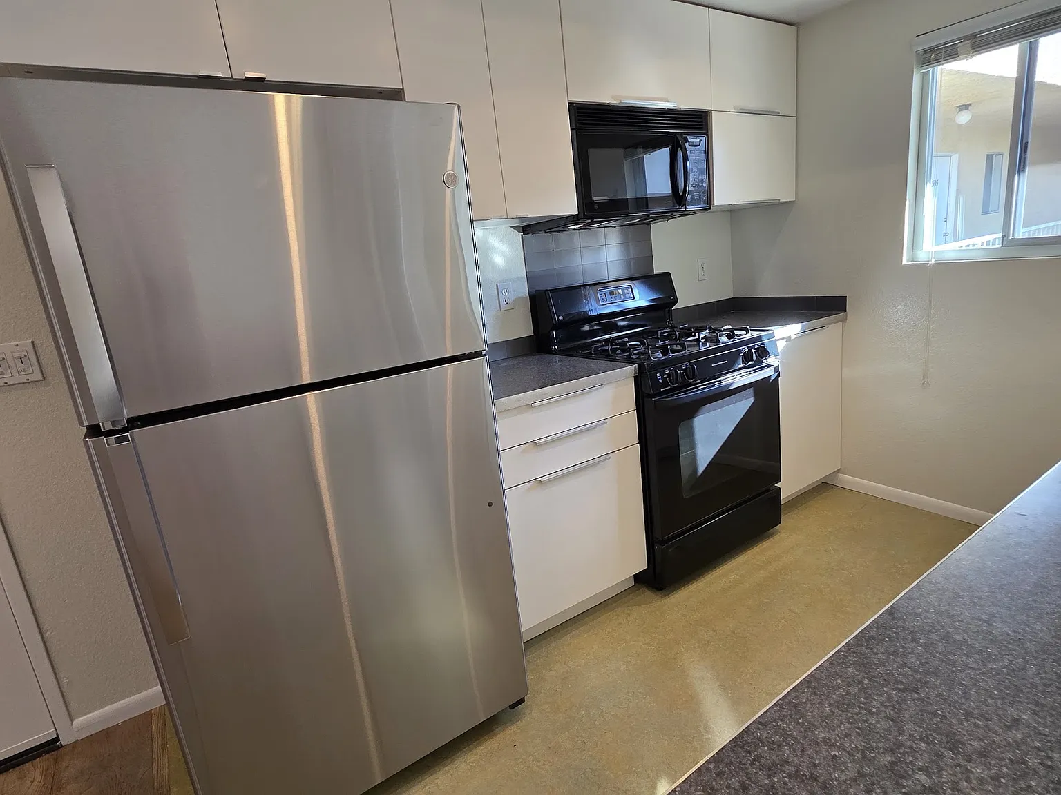 2 bed, 1000 sqft, $3,795 — Photo 4