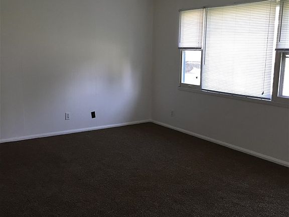 4th image of 1105 Brentwood Dr