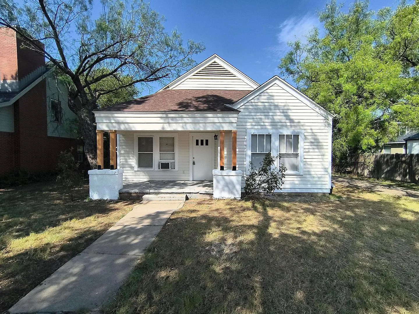 Precious Santa Rita Home! 3 Bedroom, 2 Bath Over 1600 Sq Ft, Don't Miss Out! — Photo 1