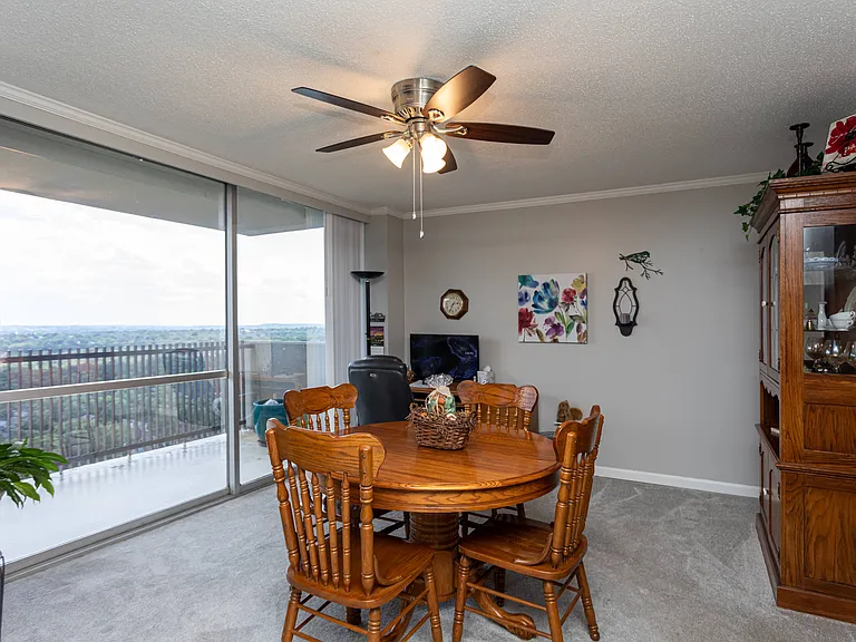 The Lakewood House Apartments — Photo 8