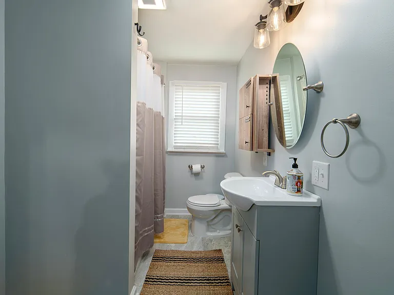 10 Glendale Ave — Photo 17