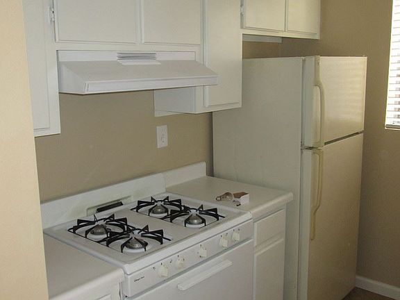 4th image of 766 Redondo Ave #A