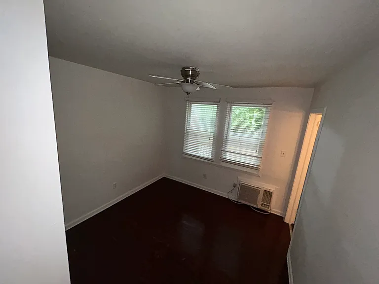 914B Lancaster St — Photo 17