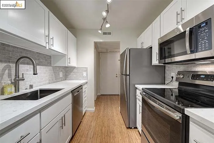 2 bed, 893 sqft, $2,900 — Photo 4