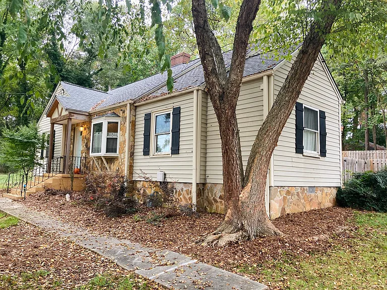 Side View Lindridge Dr.