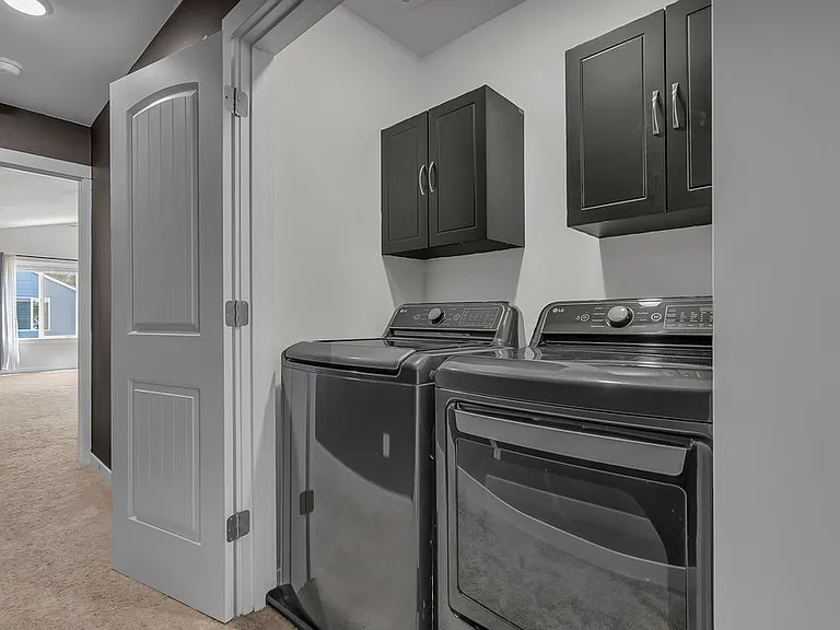 486 E London Way — Photo 16