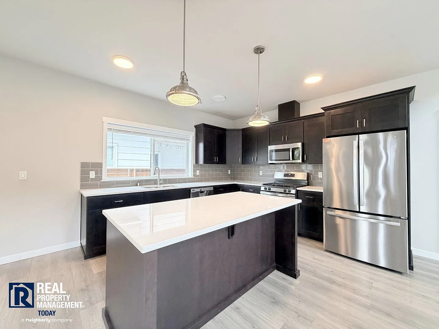 Beautiful Tehaleh Home with Office, A/C, Fenced Yard & EV Charger — Photo 2