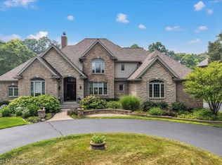 718 Shrewsbury Dr, Clarkston, MI 48348