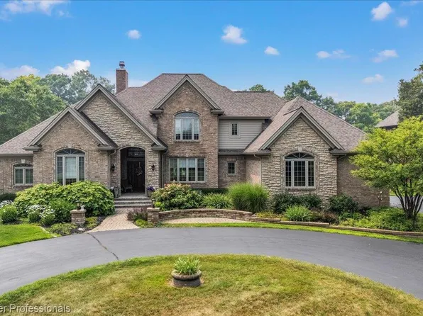 718 Shrewsbury Dr, Clarkston, MI 48348