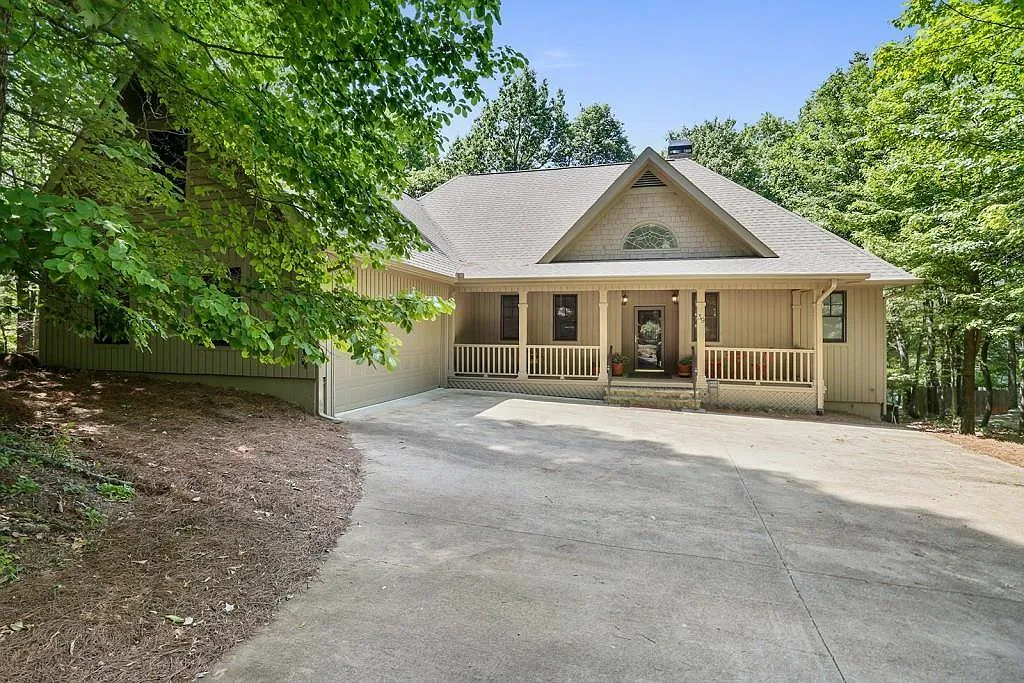 39 Fairway Dr photo 1