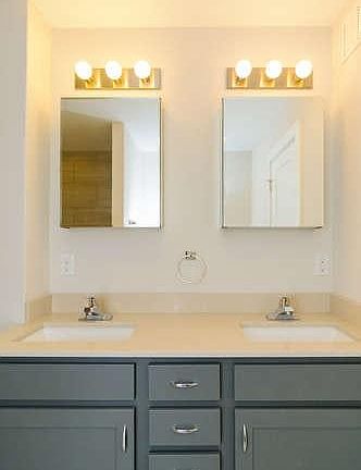 Upstairs Jack and Jill bath