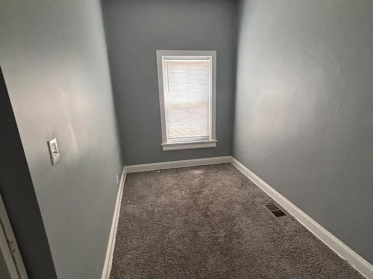1908 S Sawyer Ave — Photo 4