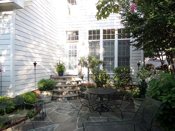 3rd image of 3866 Farrcroft Dr