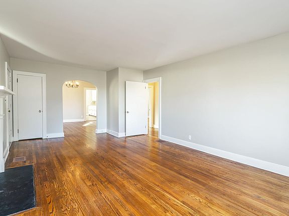 5th image of 6603 Crystal Lake Dr