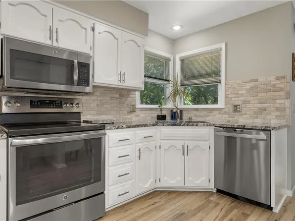 13603 S Locust St, Olathe, KS 66062