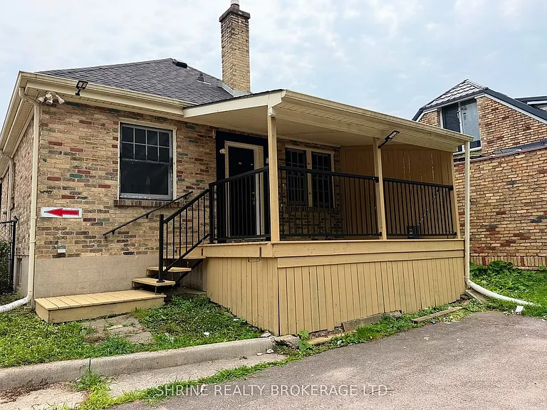 367 Springbank Dr — Photo 2