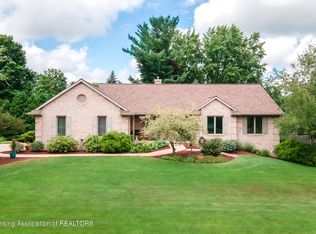9110 Hummingbird Ln, Grand Ledge, MI 48837