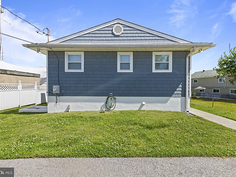 7212 Bay Front Rd — Photo 32
