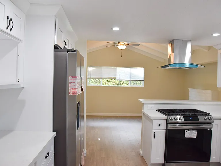 2318 E Coolidge Ave — Photo 49