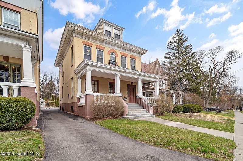 3rd image of 575 Western Avenue