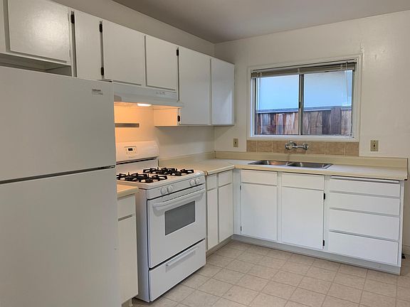 3rd image of 1513 Oak Ave