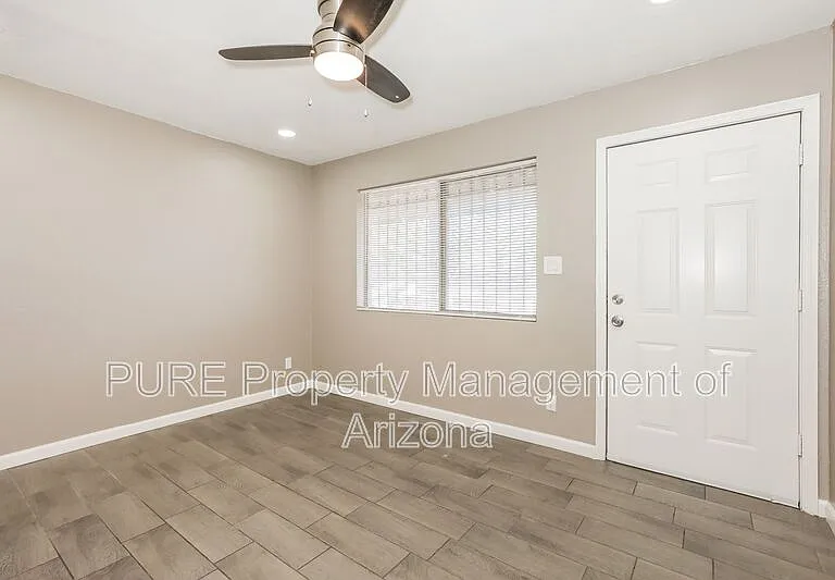 100 W Gary Dr #C — Photo 1