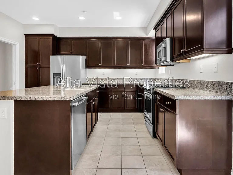 2346 Sentinel Ln — Photo 7