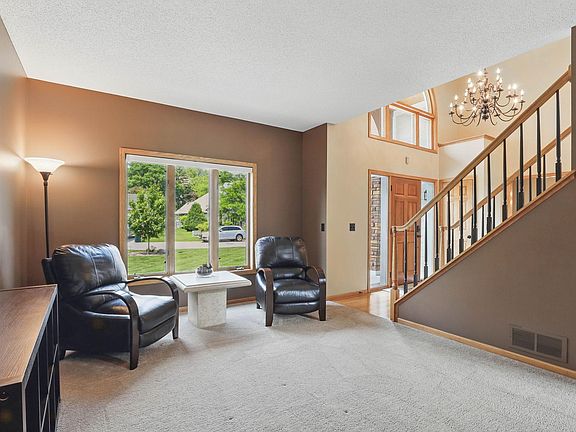 3rd image of 121 Wexford Heights Dr