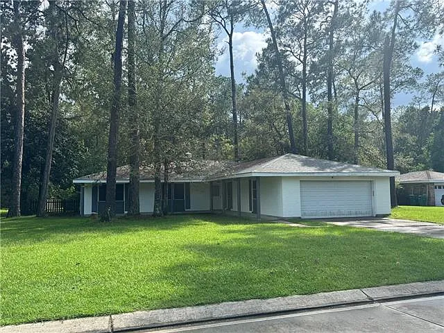 4 bed, 2.0 bath, 1966 sqft, $2,200 — Photo 1