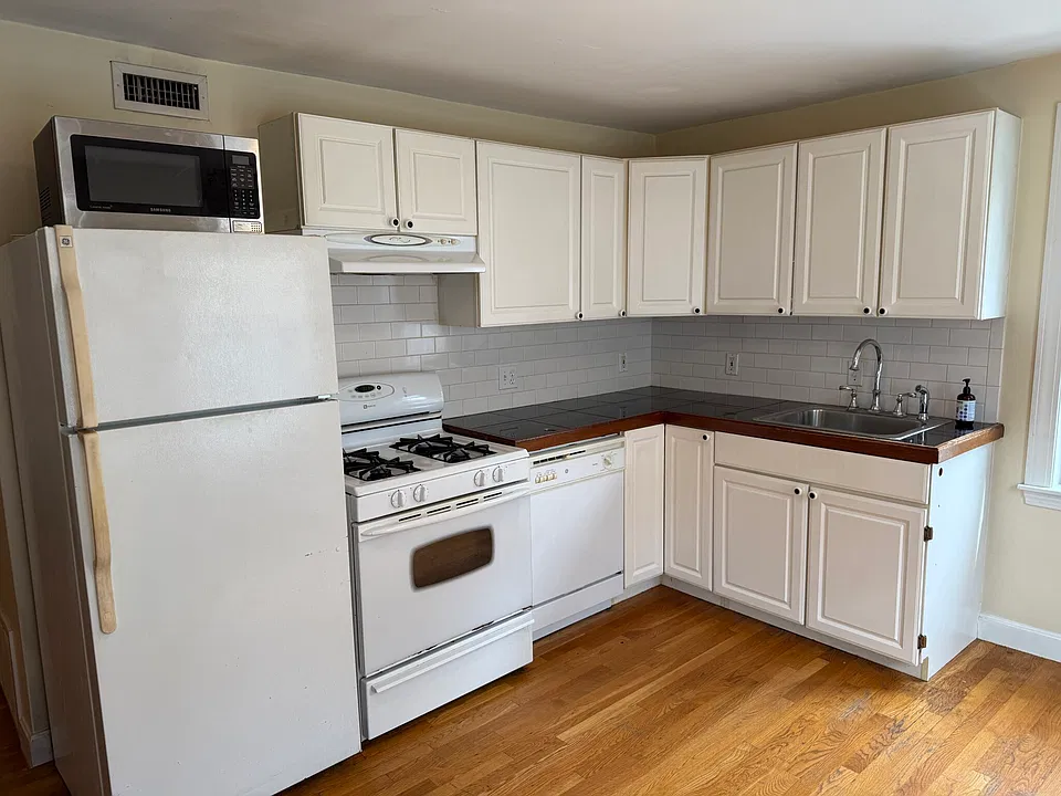 14 Duval St #3