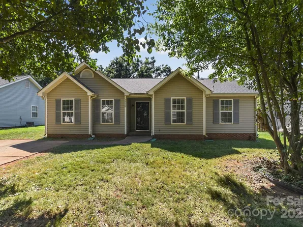 1318 Grass Meadows Ct, Charlotte, NC 28216