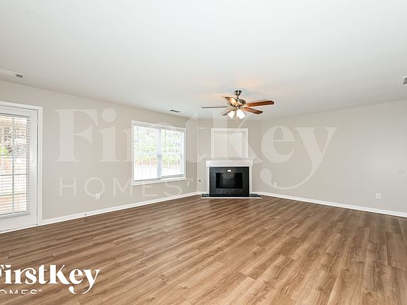 2nd image of 158 Shadowbrooke Cir