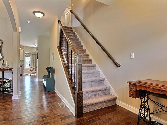 5th image of 836 E Shakespeare Dr