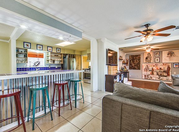 4th image of 4130 Waikiki Dr