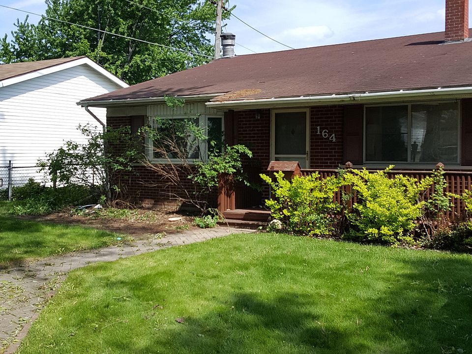 3 bedroom home with 1 full bath
