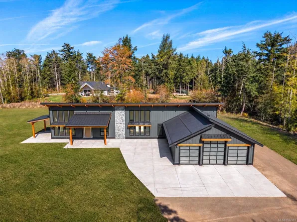 1160 Kilmorley Rd, Comox, BC V9M 4C4