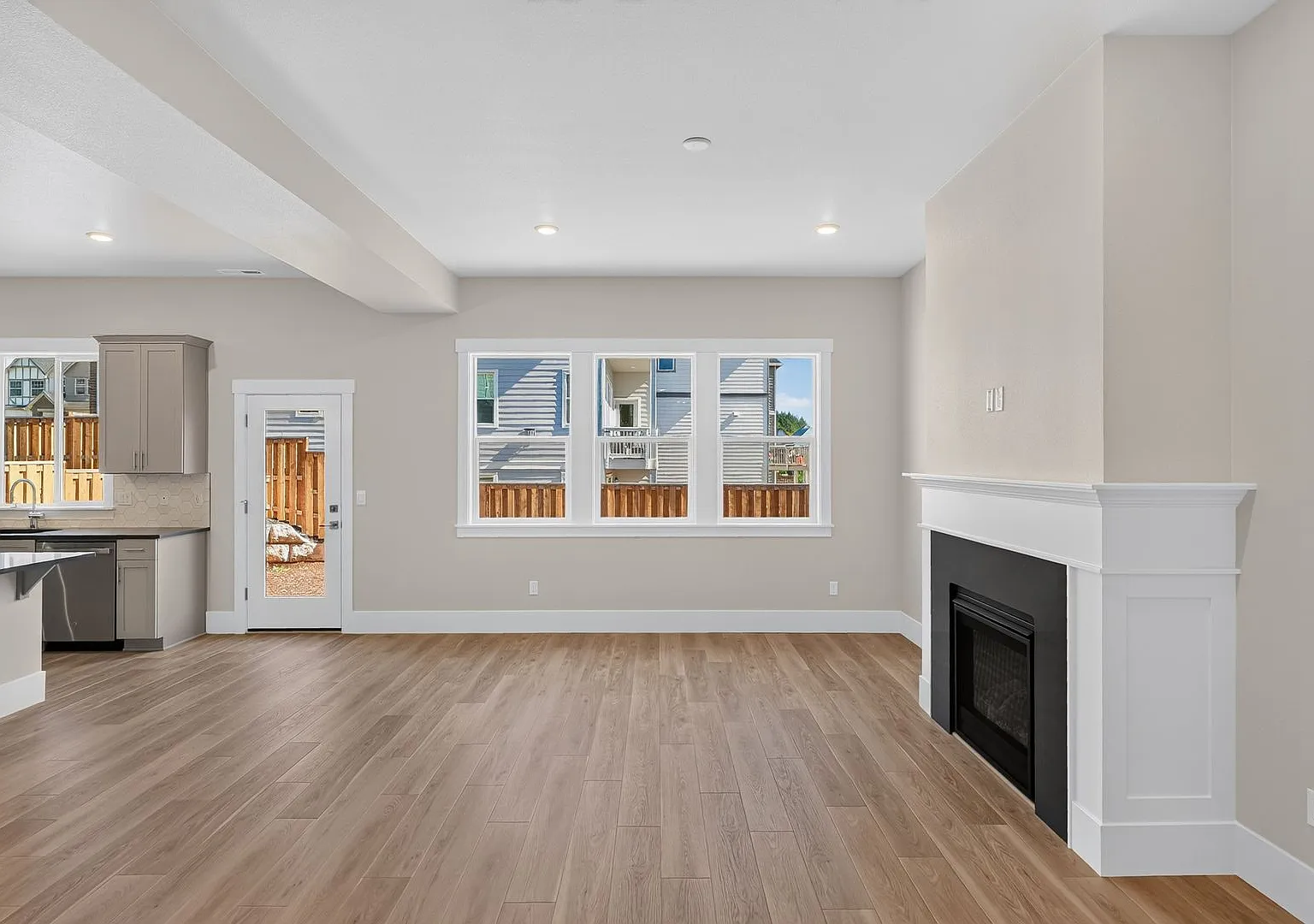 Stunning Beaverton Retreat - Sophisticated Design, Luxurious Finishes! — Photo 4