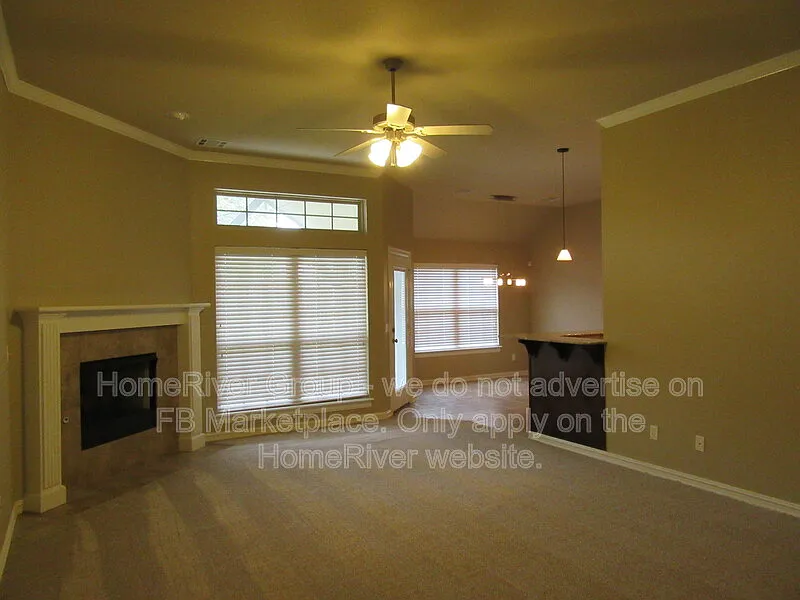 4 bed, 2.0 bath, 1938 sqft, $2,100 — Photo 3