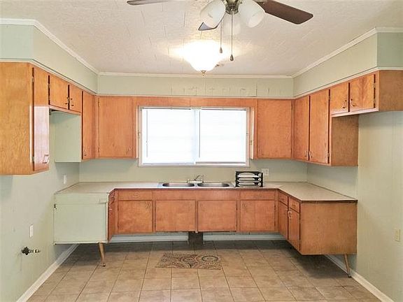4th image of 1402 Sylvia St