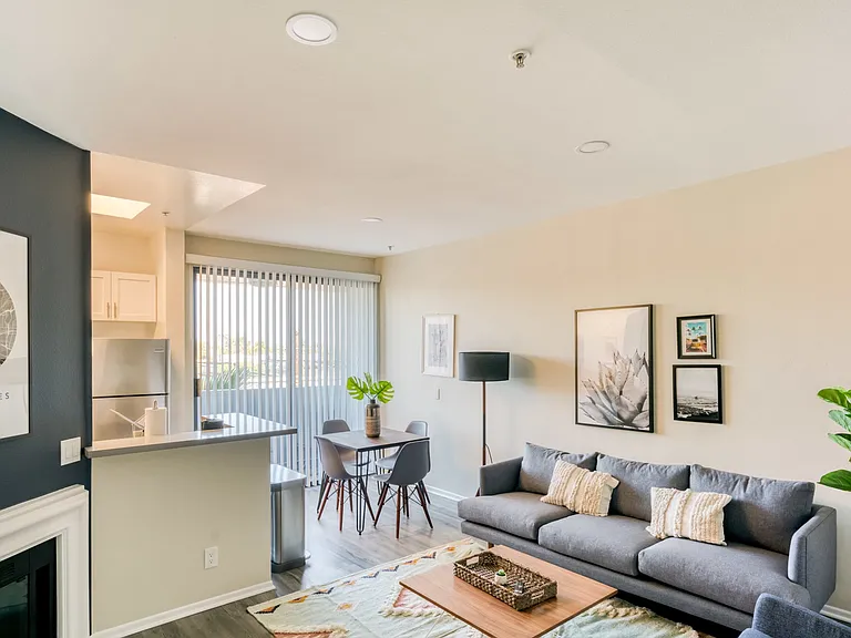 1223 Federal Ave — Photo 55