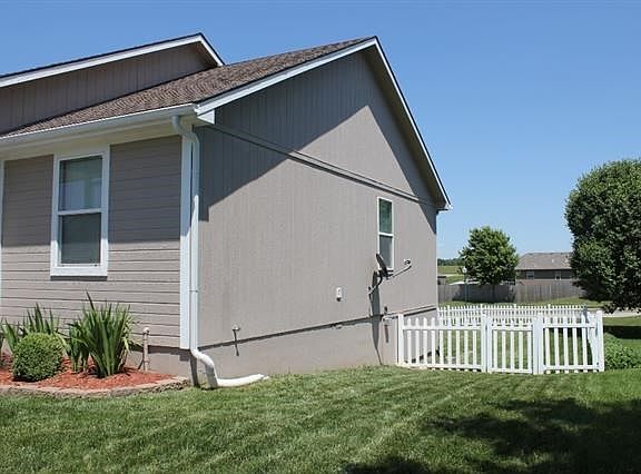 2nd image of 701 SW Longhorn Dr