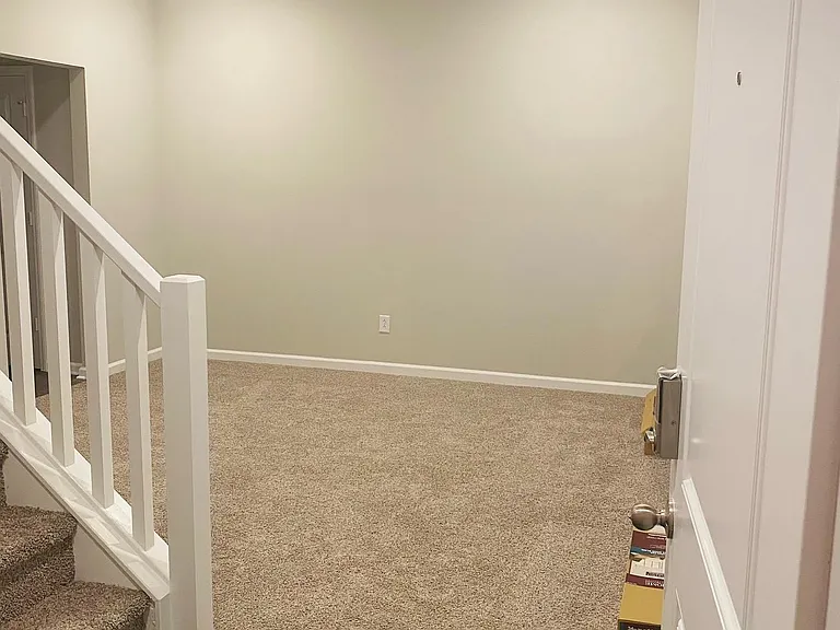 110 Thorpe Dr — Photo 3