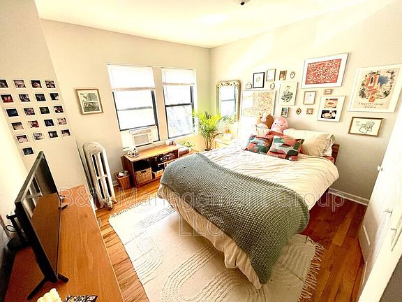 5th image of 910 W Oakdale Ave APT 1S