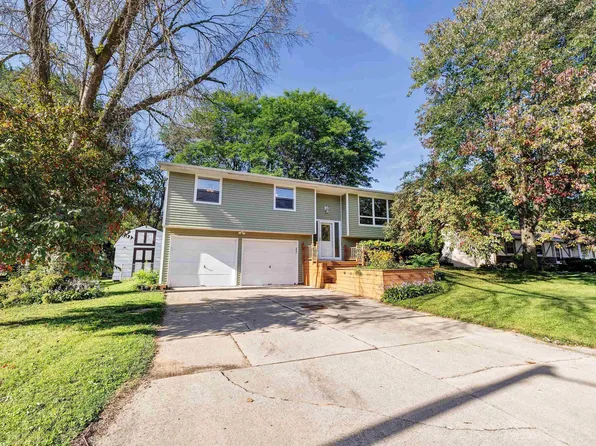 1565 Sherwood Dr, Green Bay, WI 54313