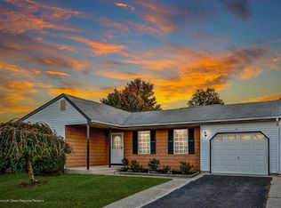 31 Berkshire Rd, Whiting, NJ 08759