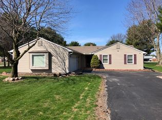 208 Manor Dr, Flora, IN 46929