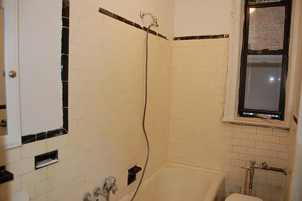 Rented by Griffith Real Estate | media 2
