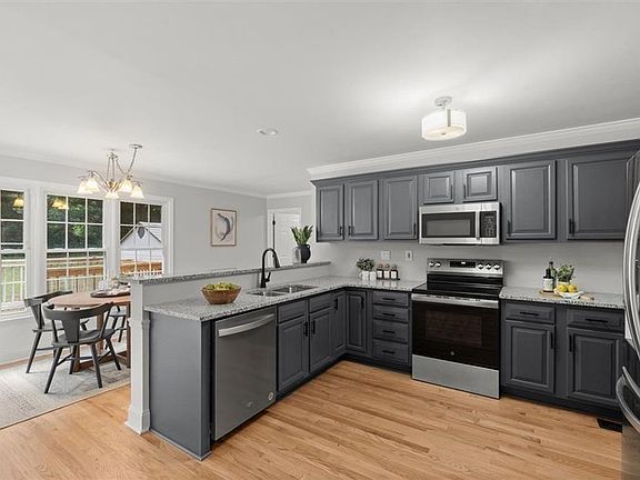 4th image of 610 Adam Cir